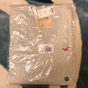 New!! Hollister Vneck comfortable gray sweater!!!